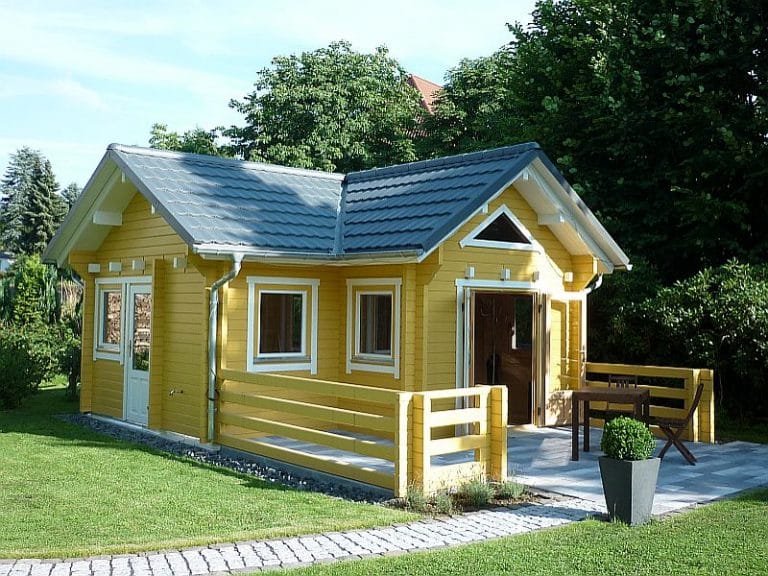 Ein kleines gelbes Haus.